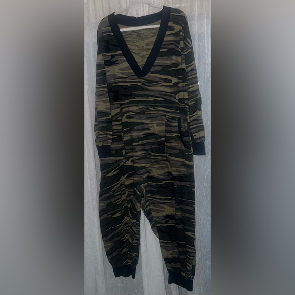 Natural Life camo Johnnie Jumpsuit size large loungewear onesie - Picture 2 of 6